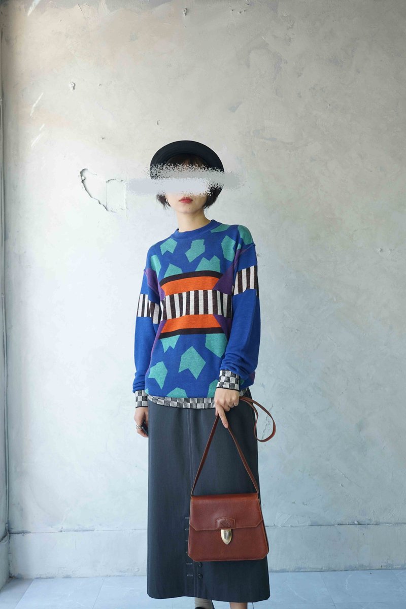 尋寶古著-童趣感幾何配色針織緹花寶藍色薄針織上衣 - 女毛衣/針織衫 - 絲．絹 藍色