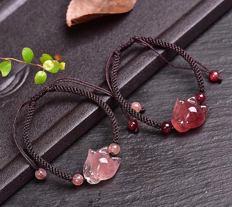 Pure natural strawberry crystal big head cute fox plus strawberry wafer beads hand-woven brown corn knot stretch rope - Bracelets - Crystal 