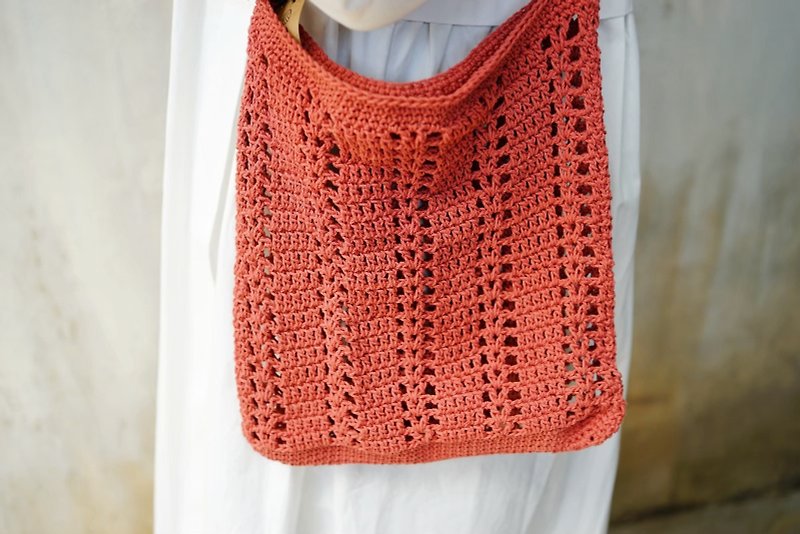 hand woven shoulder bag - กระเป๋าแมสเซนเจอร์ - ผ้าฝ้าย/ผ้าลินิน สีแดง