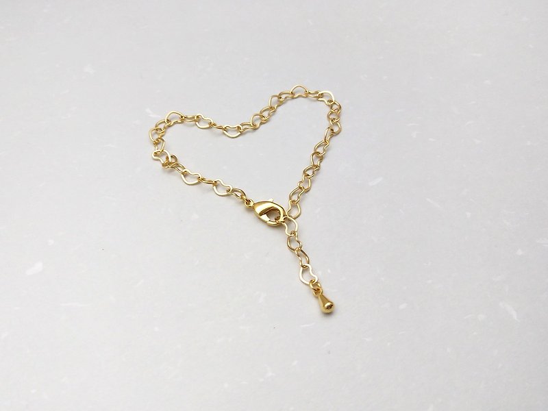 Bronze plated 18K gold heart with heart shape bracelet bracelet - สร้อยข้อมือ - โลหะ สีทอง
