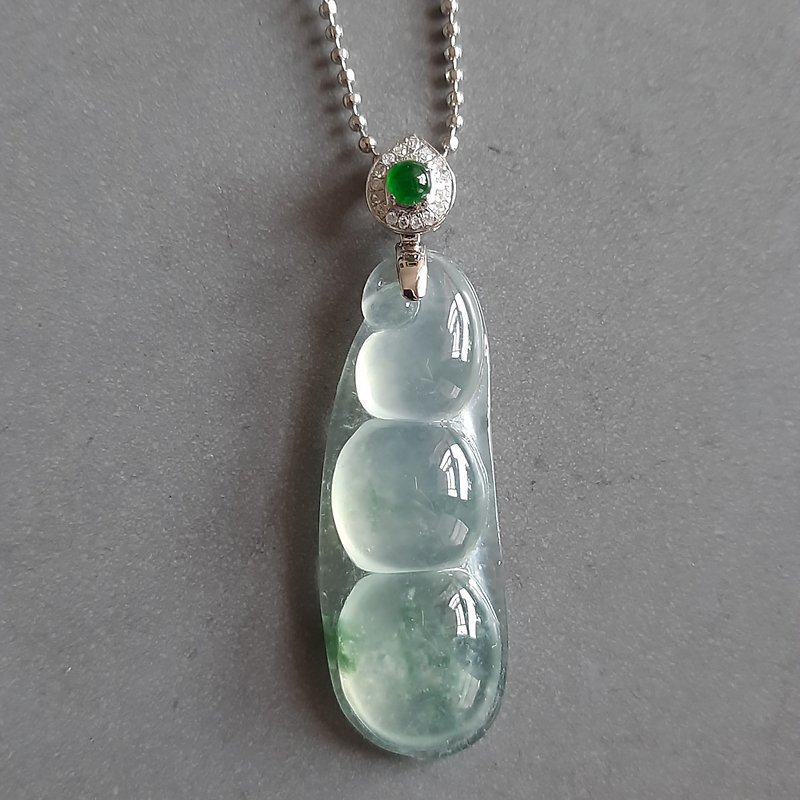 Lucky Bean | Natural Burmese jadeite pendant | 18k real gold real diamond - Necklaces - Jade 
