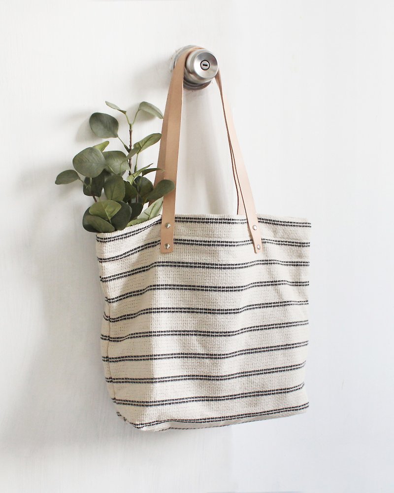 Hand sobag Art Japanese fresh cloth stripes beige cotton Linen side backpack shoulder bag large capacity - กระเป๋าแมสเซนเจอร์ - ผ้าฝ้าย/ผ้าลินิน ขาว