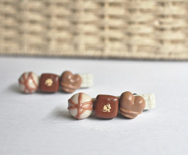 手作りの三色チョコレートのヘアクリップ / 模擬粘土