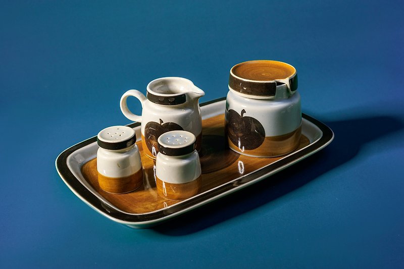 German-made hand-painted apple afternoon tea set ー milk jug/sugar bowl/seasoning jar/tray - Coffee Pots & Accessories - Pottery Brown