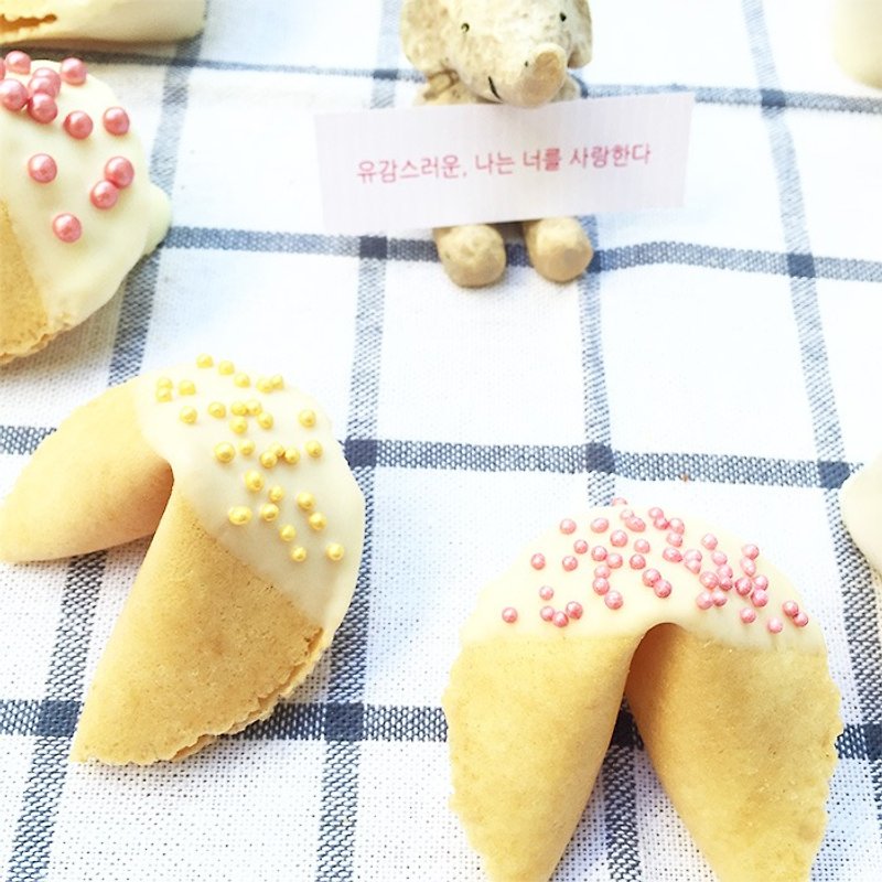 SMILE rabbit rabbit gift box customization sign ~ brilliant red color beads white chocolate brick flavor hand is now baked lucky biscuits FORTUNE COOKIE - คุกกี้ - อาหารสด สีแดง