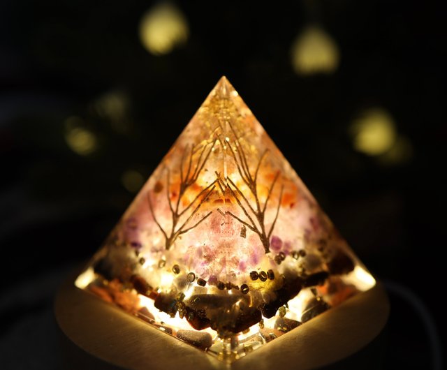 お正月ギフトBOX】秋の森の夜の光～大オルゴナイトピラミッドピラミッドオルゴナイトクリスタル癒しと開運 - ショップ 妖精の星 照明・ランプ -  Pinkoi