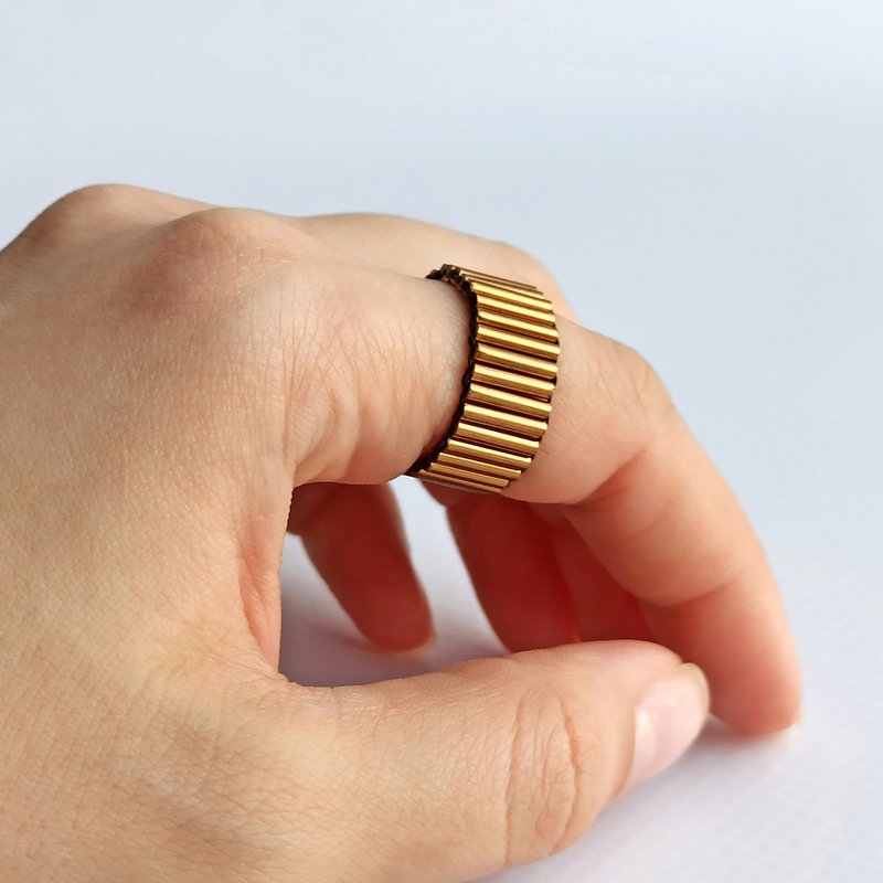 Bronze bead ring Handmade jewelry Wide flexible ring Elastic ring - 戒指 - 玻璃 咖啡色
