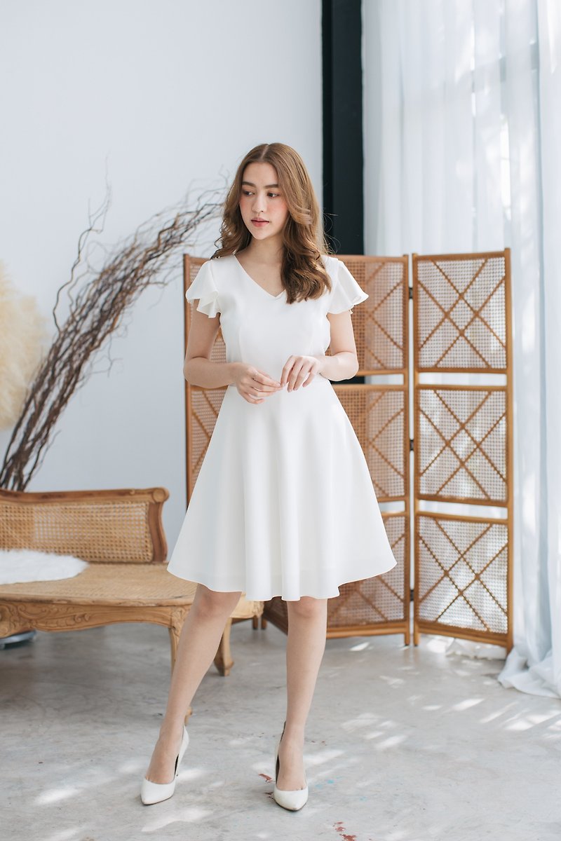 ชุดไปงาน สีขาว เดรสออกงาน เดรสสีขาวแขนระบาย Vintage Style White Party Dress - ชุดเดรส - เส้นใยสังเคราะห์ ขาว