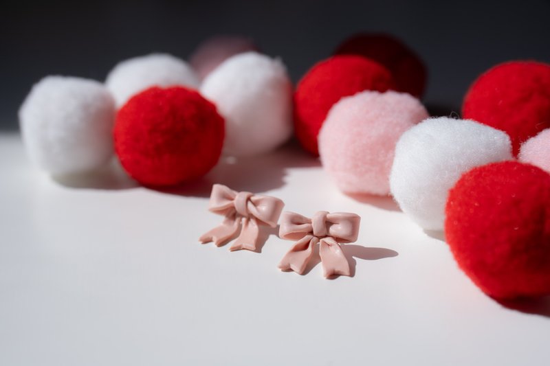 Christmas and New Year Light Pink Bow Earrings - ต่างหู - ดินเหนียว สึชมพู