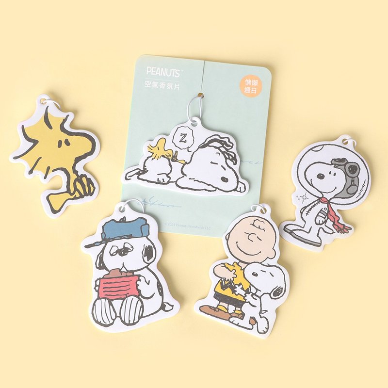 Peanuts史努比造型香氛片-Snoopy正版 吊掛式空氣香氛片 香氛吊卡 - 香氛/精油/擴香 - 其他材質 多色