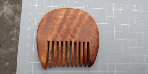 就是愛木頭 臺灣牛樟木妹妹頭口袋梳(B)