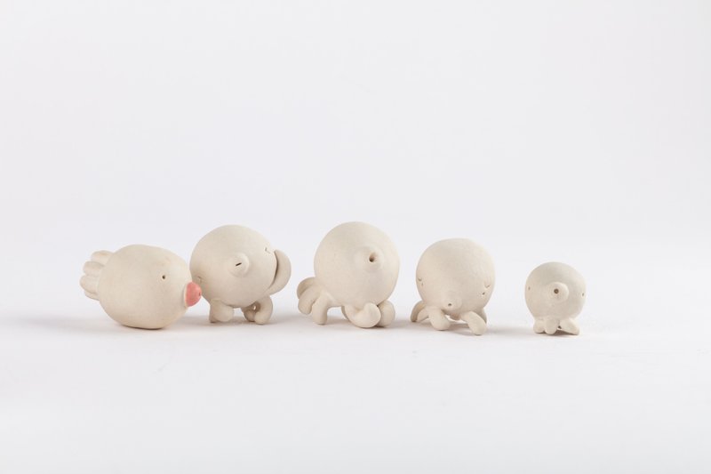 Round octopus series—white porcelain octopus - ของวางตกแต่ง - เครื่องลายคราม ขาว