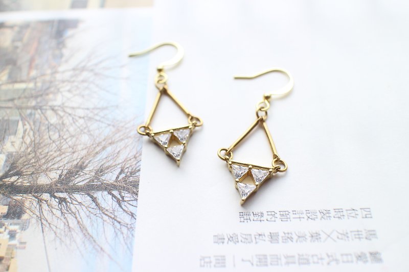 Pyramid-zircon brass earrings - ต่างหู - โลหะ สีทอง