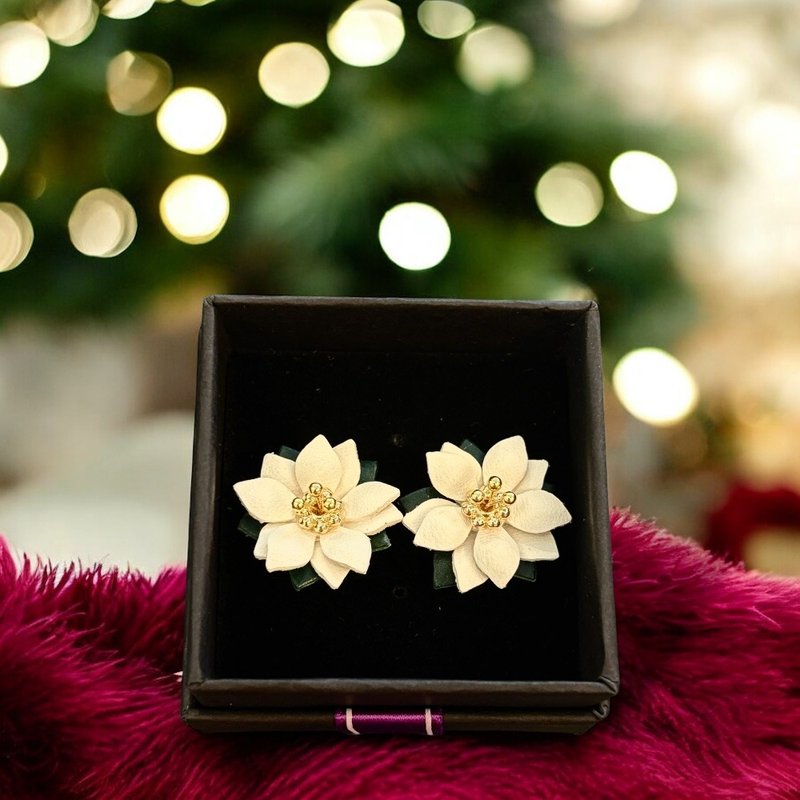 Leather Flower Earrings Christmas Flower Earrings - ของวางตกแต่ง - หนังแท้ สีแดง