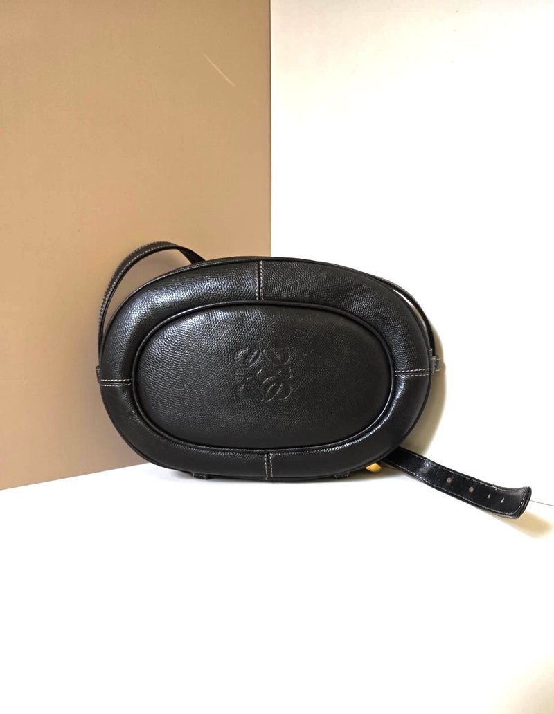 絕版中古包 Loewe古董圓餅包 側背包 斜背包 皮革包 單肩包 二手 - 側背包/斜背包 - 真皮 黑色
