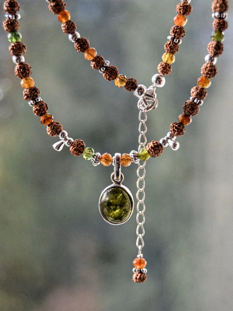 Choker Kanti-mala Necklace with tourmaline, rudraksha and chrysolite pendant - 鎖骨鍊 - 半寶石 綠色