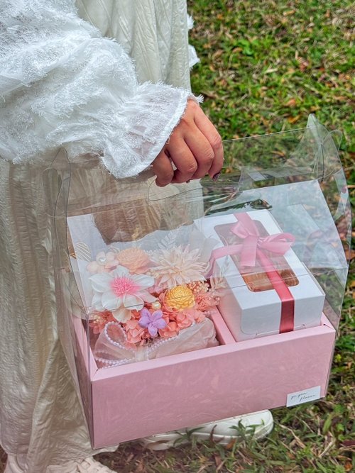 𝑀𝒾𝓈𝓈 ☪ 루다씨 露娜小姐 【Miss Luna 露娜小姐】情人節香氛花禮盒1.0 永生花 X 香氛蠟燭