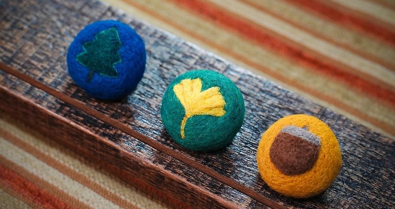 Forest Memory Fir, Ginkgo and Stone Oak Brooch - Brooches - Wool 