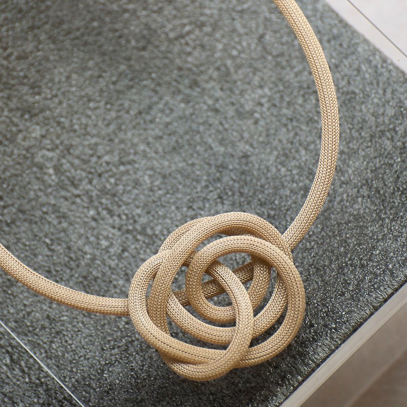 Lussli針織項鍊: 凝聚 - 膚金 - 項鍊 - 絲．絹 咖啡色