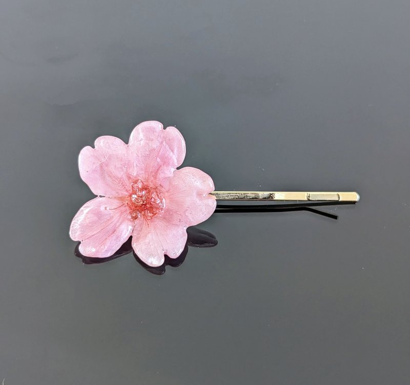 Early bloom Real flowers Kawazu cherry blossom hair ornaments made with carefully selected flowers Hair pins Hair accessories Early blooming pink - Hair Accessories - Resin Pink