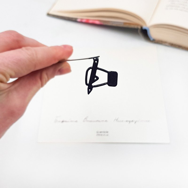 Journaling Bookmark Writing Hand | Small Bookish Gift for Bloggers. - ที่คั่นหนังสือ - โลหะ สีดำ