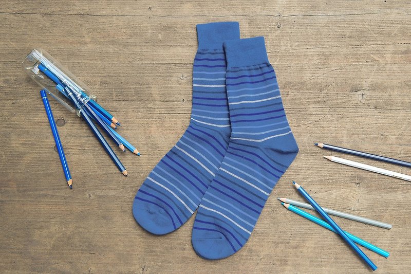 Lin Guoliang pen striped gentleman socks ocean blue - ถุงเท้าข้อกลาง - ผ้าฝ้าย/ผ้าลินิน สีน้ำเงิน