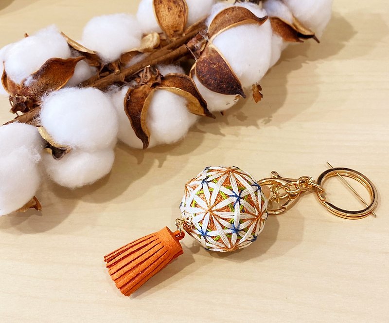 Hemerocallis - Handmade Temari Ball, Embroidered Goods Handmade Key Ring - เข็มกลัด - งานปัก สีส้ม