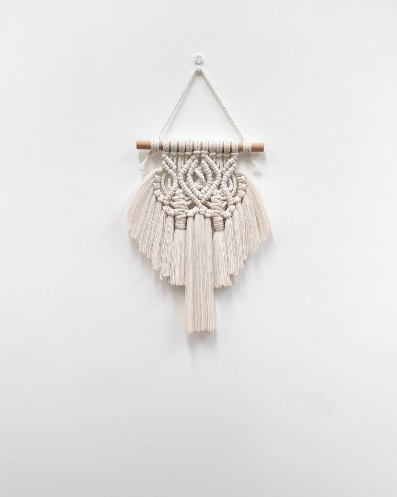 Macrame Wall Hanging Handwoven Bohemian Style Decorative Wall Hanging【Small Hanging Decoration】 - ตกแต่งผนัง - ผ้าฝ้าย/ผ้าลินิน ขาว