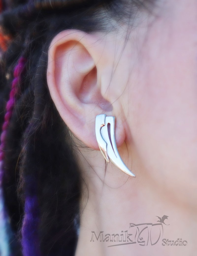 Dragon Fang Earrings | Handmade Jewelry - ต่างหู - โลหะ สีเงิน