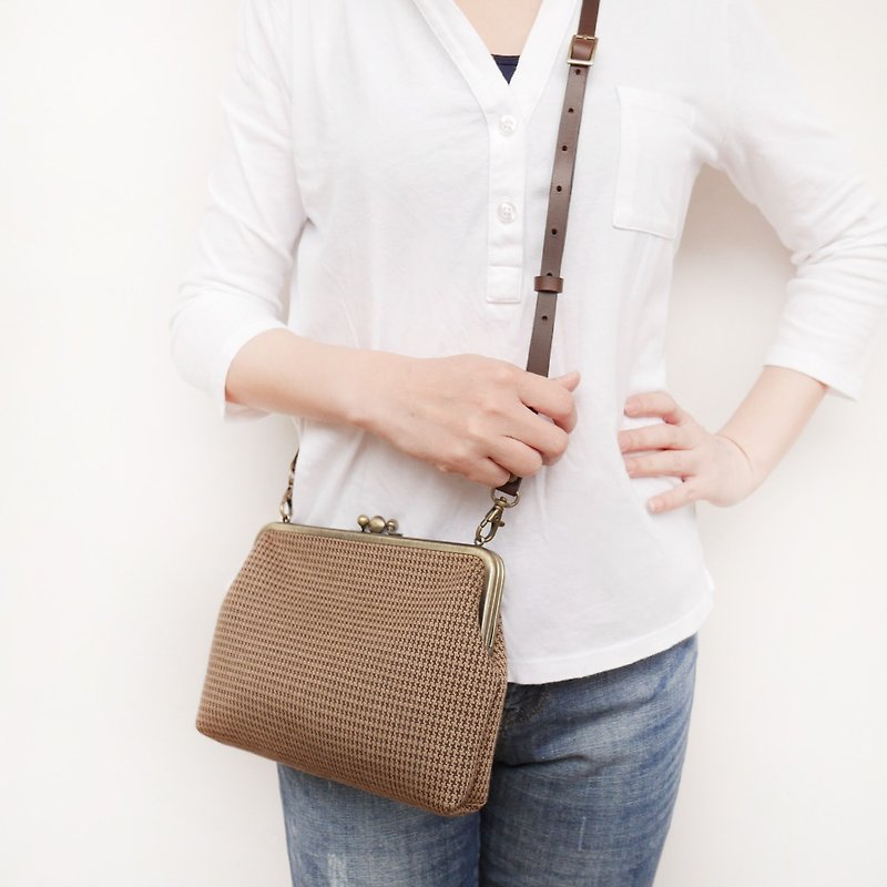 A Fei two large shoulder bag / mobile phone bag / mouth gold bag [made in Taiwan] - Messenger Bags & Sling Bags - Other Metals Brown