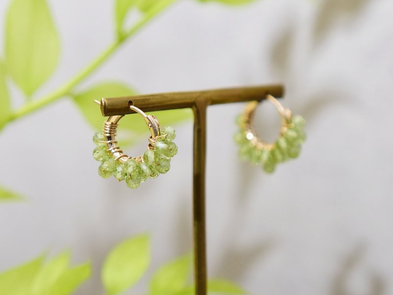 [14kgf Earrings] Peridot lace hoop small, August birthstone - Earrings & Clip-ons - Gemstone Green