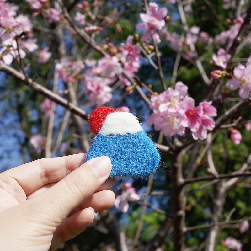 【Q-cute】日本系列-太陽富士山-別針/胸針 - 胸針 - 羊毛 藍色