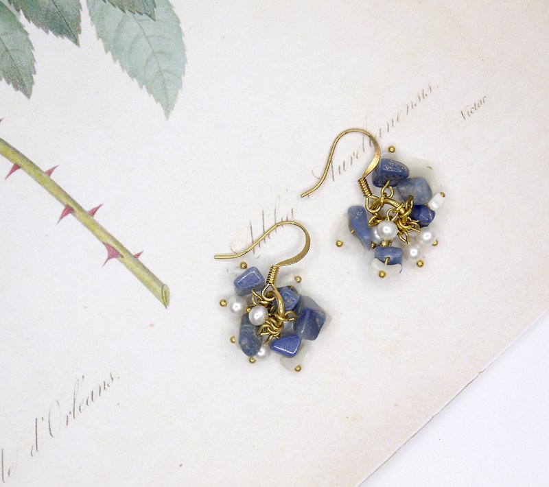 Flower series flower irregular shell Turkish blue earrings (can be changed to clip type) - Earrings & Clip-ons - Gemstone Blue