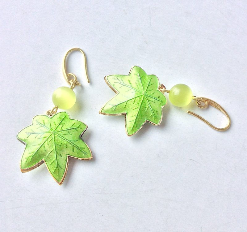 Meow ~ Handmade Maple Leaf Cloisonne Earrings / apple green - Earrings & Clip-ons - Other Metals Green