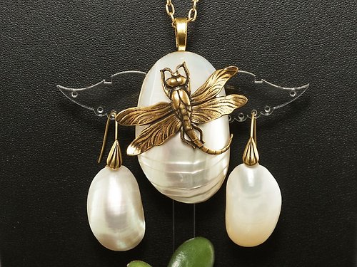 AGATIX Necklace and Earrings White MOP Mother of Pearl Gold Brass Dragonfly Jewelry Set