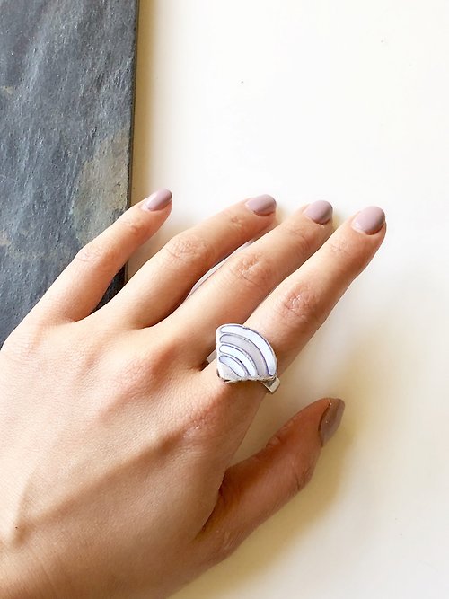 BOITE LAQUE Vintage Mother Of Pearl Silver Statement Ring