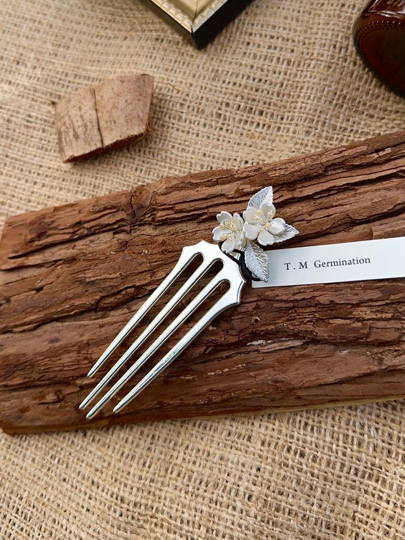 Sakura handmade Bronze hairpin and four-tooth hair comb - เครื่องประดับผม - เรซิน สีเทา