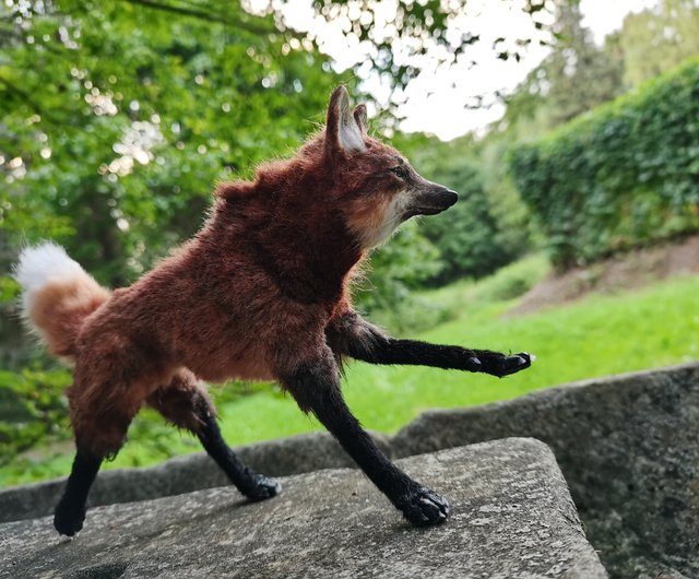 オオカミの子リアルな動物のぬいぐるみ！アートドール ポーズ