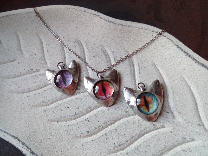 Stained glass CAT necklace. eyes cat tin soldered pendant. 貓眼 項鍊 貓頭  爱猫的人 - Necklaces - Glass 