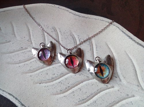 Glass At Home Stained glass CAT necklace. eyes cat tin soldered pendant. 貓眼 項鍊 貓頭 爱猫的人