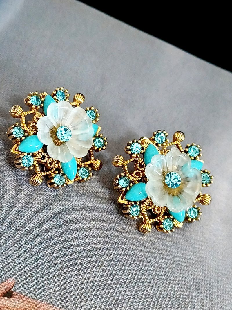 vintage jewelry elegant three-dimensional imitation bluestone rhine flower clip earrings - Earrings & Clip-ons - Other Metals 