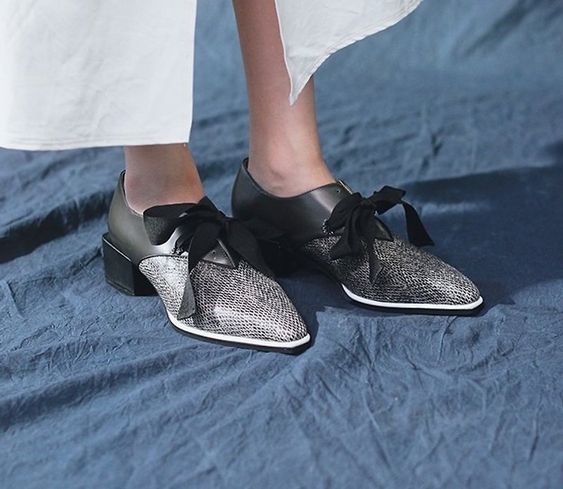 Elegant square with ribbon thick heel leather shoes black weave - รองเท้าหนังผู้หญิง - หนังแท้ สีดำ