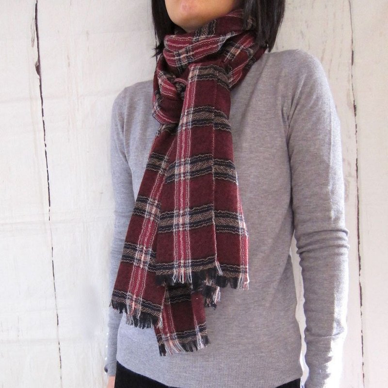 Large-sized scarf made of Oshu-ori tartan-check wool gauze in red - ผ้าพันคอถัก - ขนแกะ สีแดง