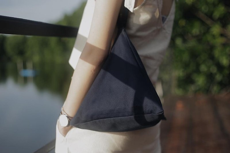 Chimaki Navy Blue กระเป๋าถือ ชิมากิ - กระเป๋าเป้สะพายหลัง - ผ้าฝ้าย/ผ้าลินิน สีน้ำเงิน