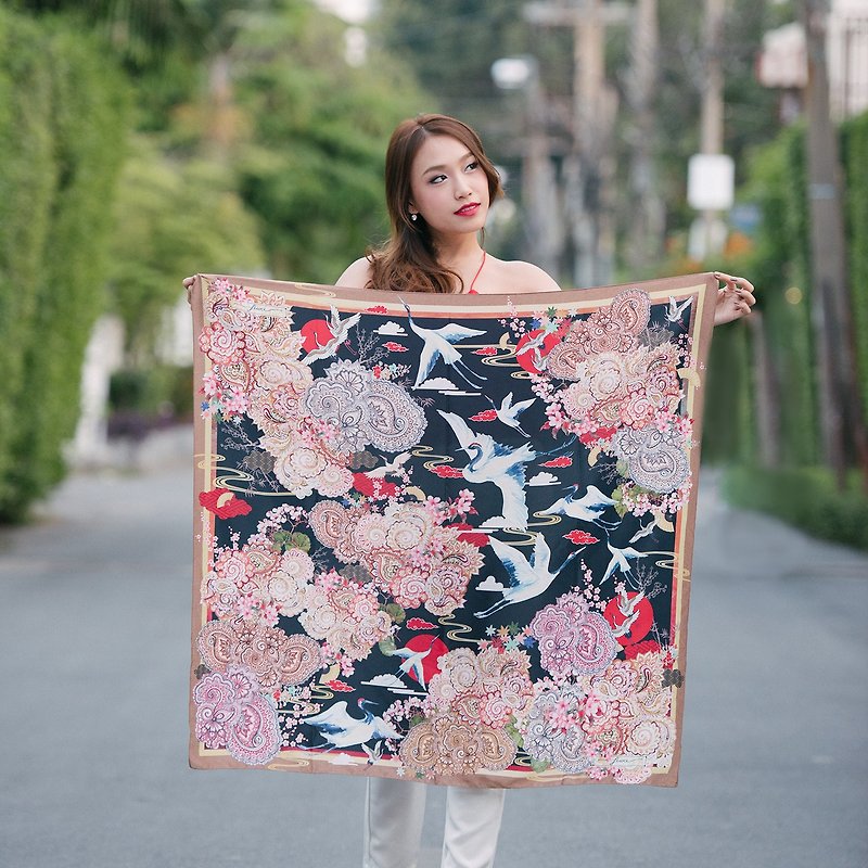 櫻花與雲中鶴(黑金色) 手工印製絲巾 - 絲巾 - 其他材質 黑色