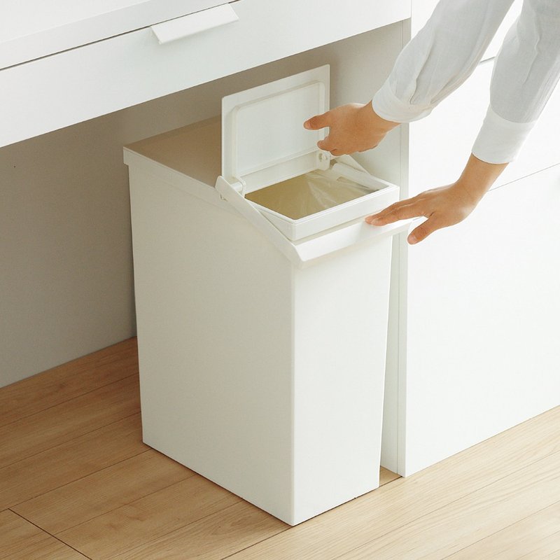 Japan RISU Japanese-made Sortable Press-Flip Lid Trash Can (With Wheels)-30L - ถังขยะ - พลาสติก หลากหลายสี