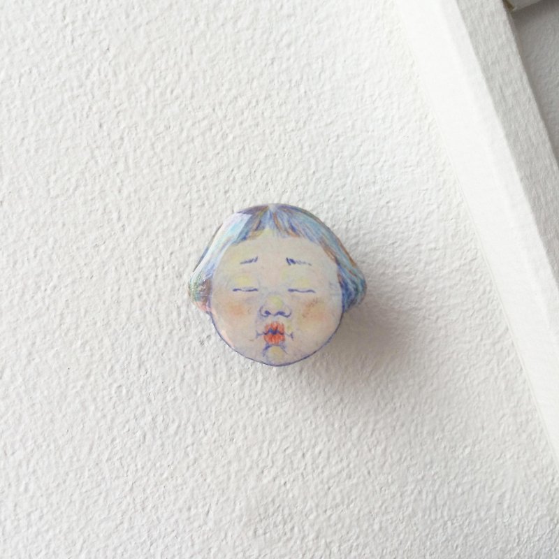 #27 KISS ME Girl：Handmade Shrink Plastic Brooch - เข็มกลัด - พลาสติก สีน้ำเงิน