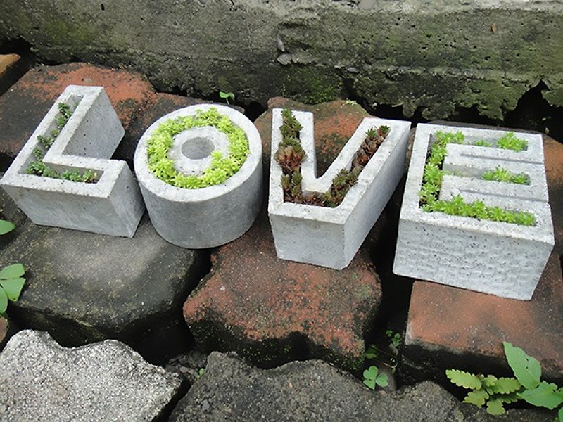 LOVE English letters cement basin is arranged planting potted succulents (excluding plants) - ตกแต่งต้นไม้ - ปูน สีเทา