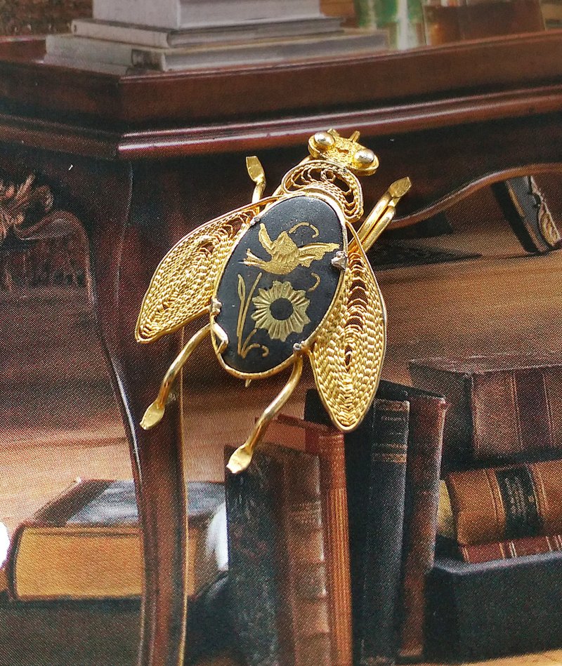 【美國西洋古董飾品】Damascene 西班牙大馬士革 昆蟲 蟬鳴 別針 - 徽章/別針 - 其他金屬 金色