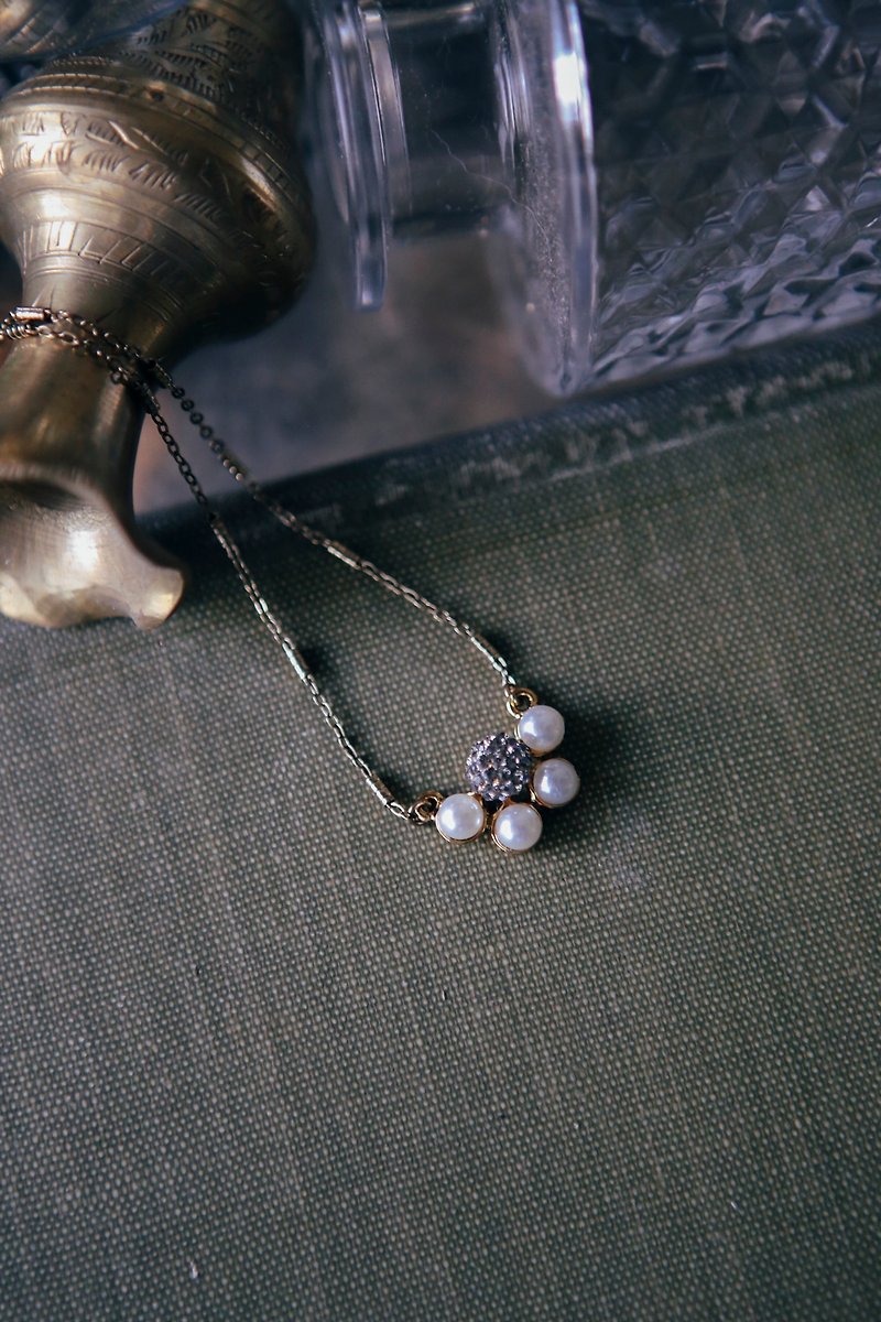 COR-DATE / Pearl Bouquet Diamond Short Chain - สร้อยคอ - วัสดุอื่นๆ 